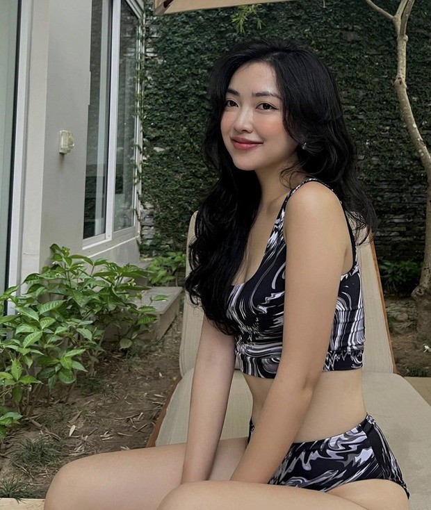 Hà Trang thường chọn những trang phục để khoe triệt để đường cong cơ thể Hà Trang thường chọn những trang phục để khoe triệt để đường cong cơ thể
