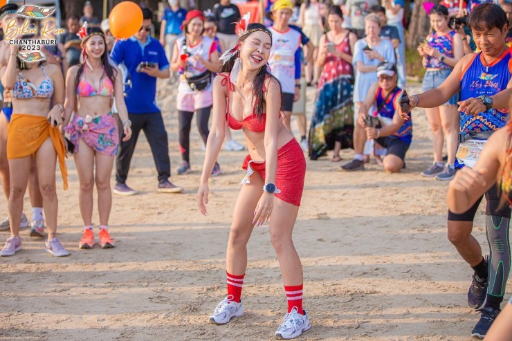 Choáng ngợp trước nhan sắc dàn Á hậu, hot girl mặc bikini chạy đua ở bãi biển Thái Lan - Ảnh 4 Choáng ngợp trước nhan sắc dàn Á hậu, hot girl mặc bikini chạy đua ở bãi biển Thái Lan - Ảnh 4