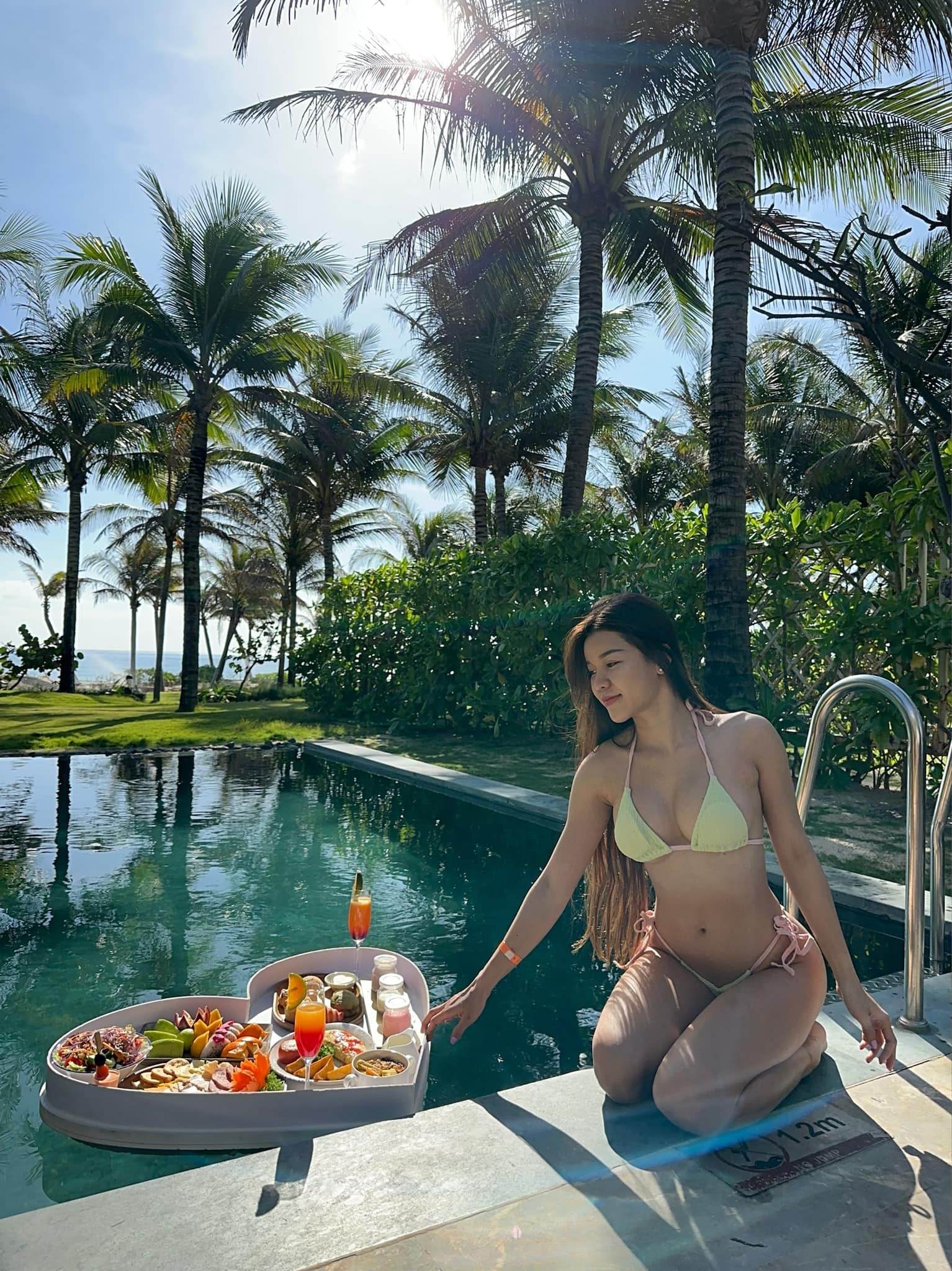 Nàng WAGs Yến Xuân 'gia hạn visa' với bố, ngày về chung nhà với Văn Lâm không còn xa? 5 Nàng WAGs Yến Xuân 'gia hạn visa' với bố, ngày về chung nhà với Văn Lâm không còn xa? 5