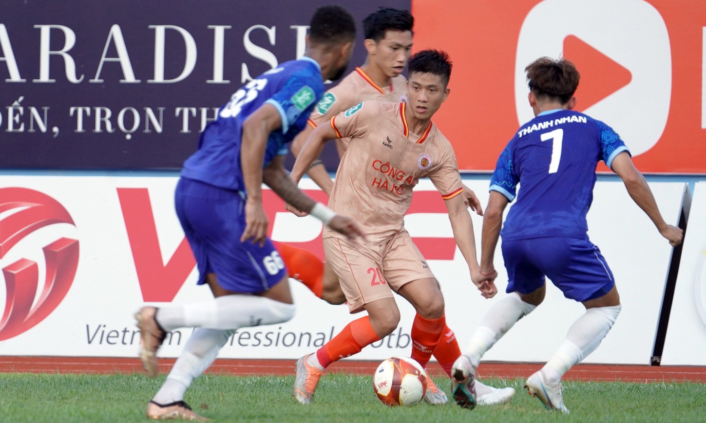 Văn Đức dính chấn thương nặng ở trận thắng Khánh Hòa tại Cup QG 2023