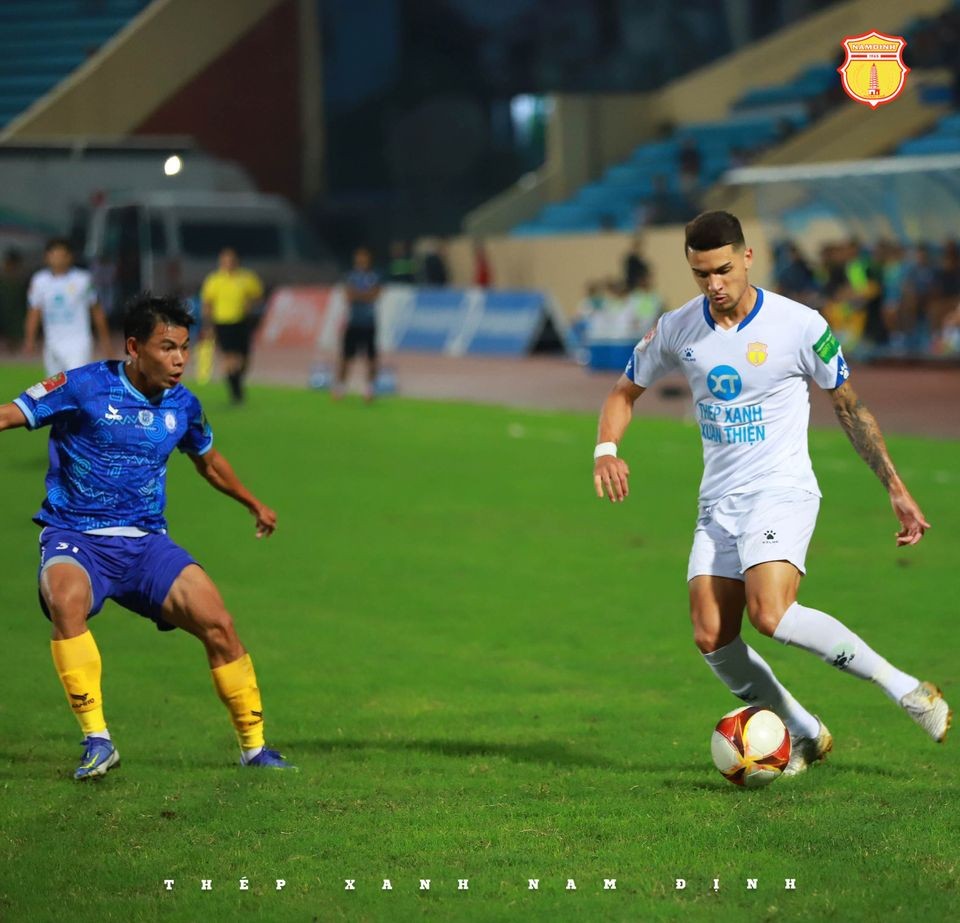 CLB Nam Định chia điểm với Khánh Hòa trên sân nhà