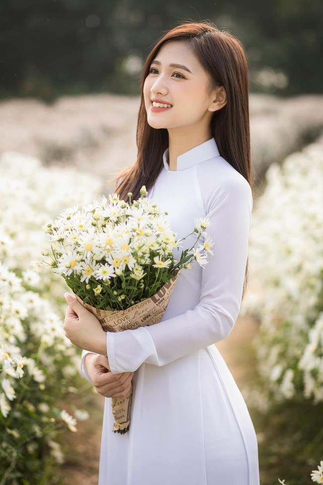 Cận cảnh nhan sắc ngọt ngào của bạn gái tiền vệ Minh Vương - Ảnh 3