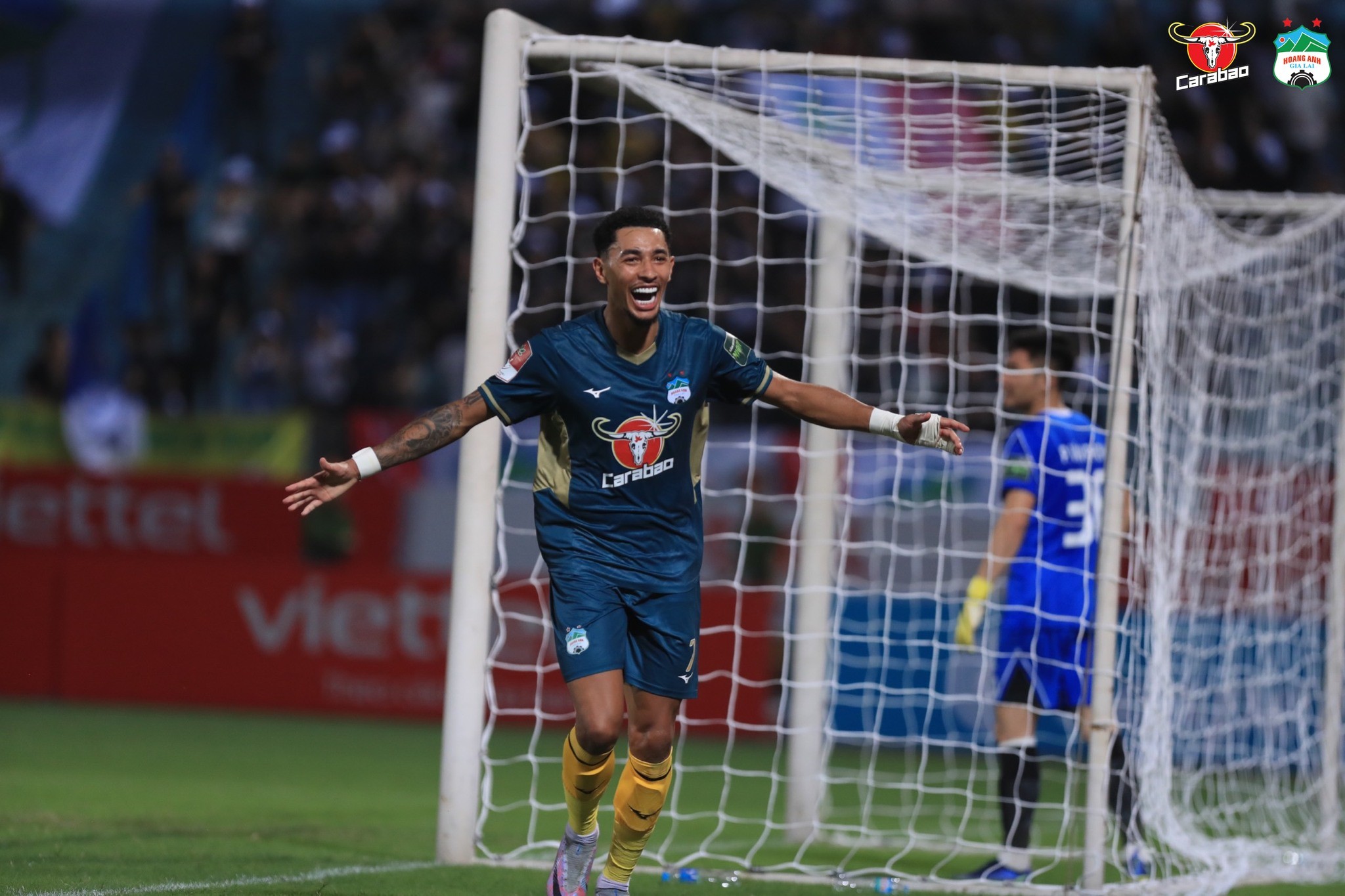 Bị phóng viên hỏi 'xoáy' sau trận thắng Viettel, HLV Kiatisak đáp trả đầy bất ngờ - Ảnh 3