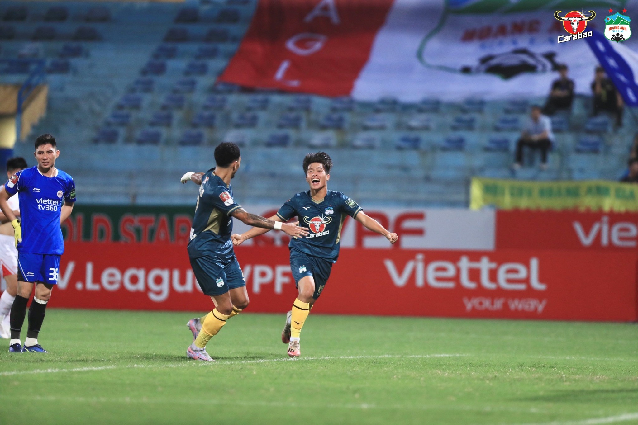 Bị phóng viên hỏi 'xoáy' sau trận thắng Viettel, HLV Kiatisak đáp trả đầy bất ngờ - Ảnh 2