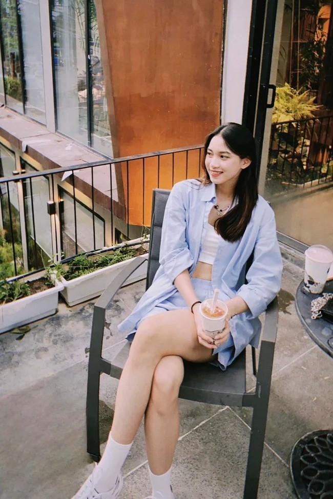 Cận cảnh nhan sắc của 'nàng thơ' bóng chuyền Việt Nam, bắt trend chụp hình không thua kém gì các nàng hậu 7 Cận cảnh nhan sắc của 'nàng thơ' bóng chuyền Việt Nam, bắt trend chụp hình không thua kém gì các nàng hậu 7