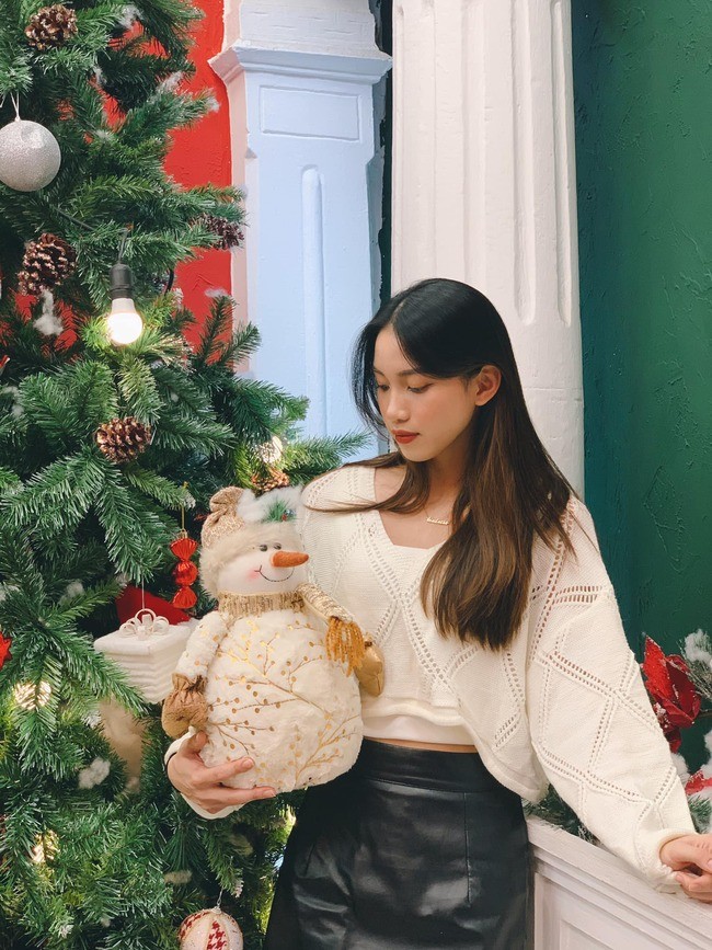 Cận cảnh nhan sắc của 'nàng thơ' bóng chuyền Việt Nam, bắt trend chụp hình không thua kém gì các nàng hậu 5 Cận cảnh nhan sắc của 'nàng thơ' bóng chuyền Việt Nam, bắt trend chụp hình không thua kém gì các nàng hậu 5