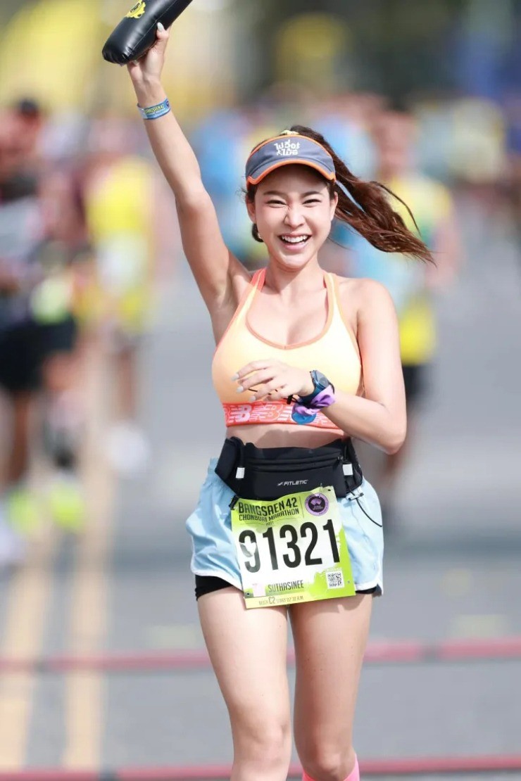 Cận cảnh nhan sắc tựa 'thiên thần' của nữ VĐV Thái Lan ở giải chạy Bikini Run Chanthaburi 2023 10 Cận cảnh nhan sắc tựa 'thiên thần' của nữ VĐV Thái Lan ở giải chạy Bikini Run Chanthaburi 2023 10