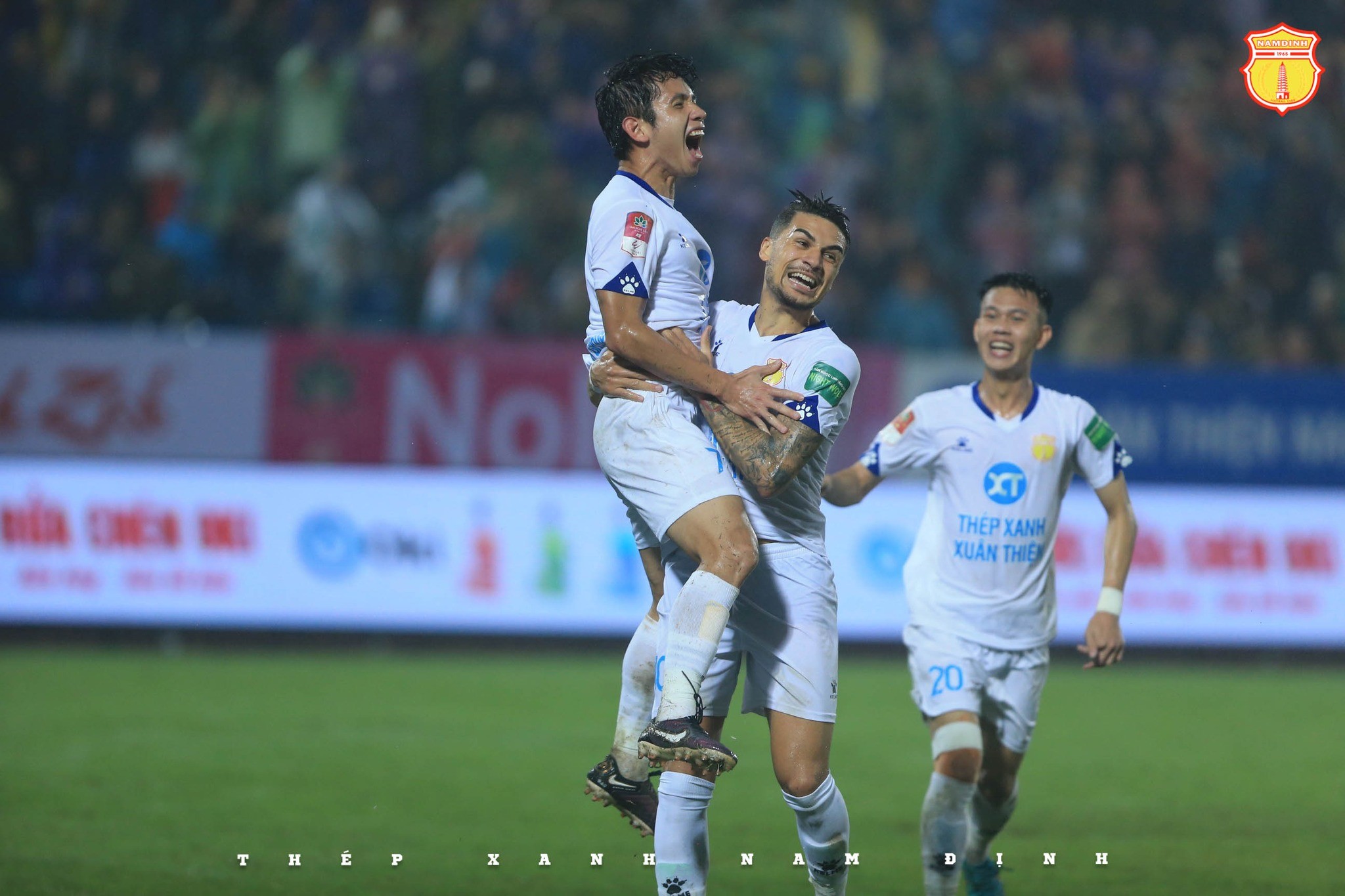 Hồng Duy ghi bàn thắng duy nhất đem về 3 điểm cho Nam Định trước SLNA