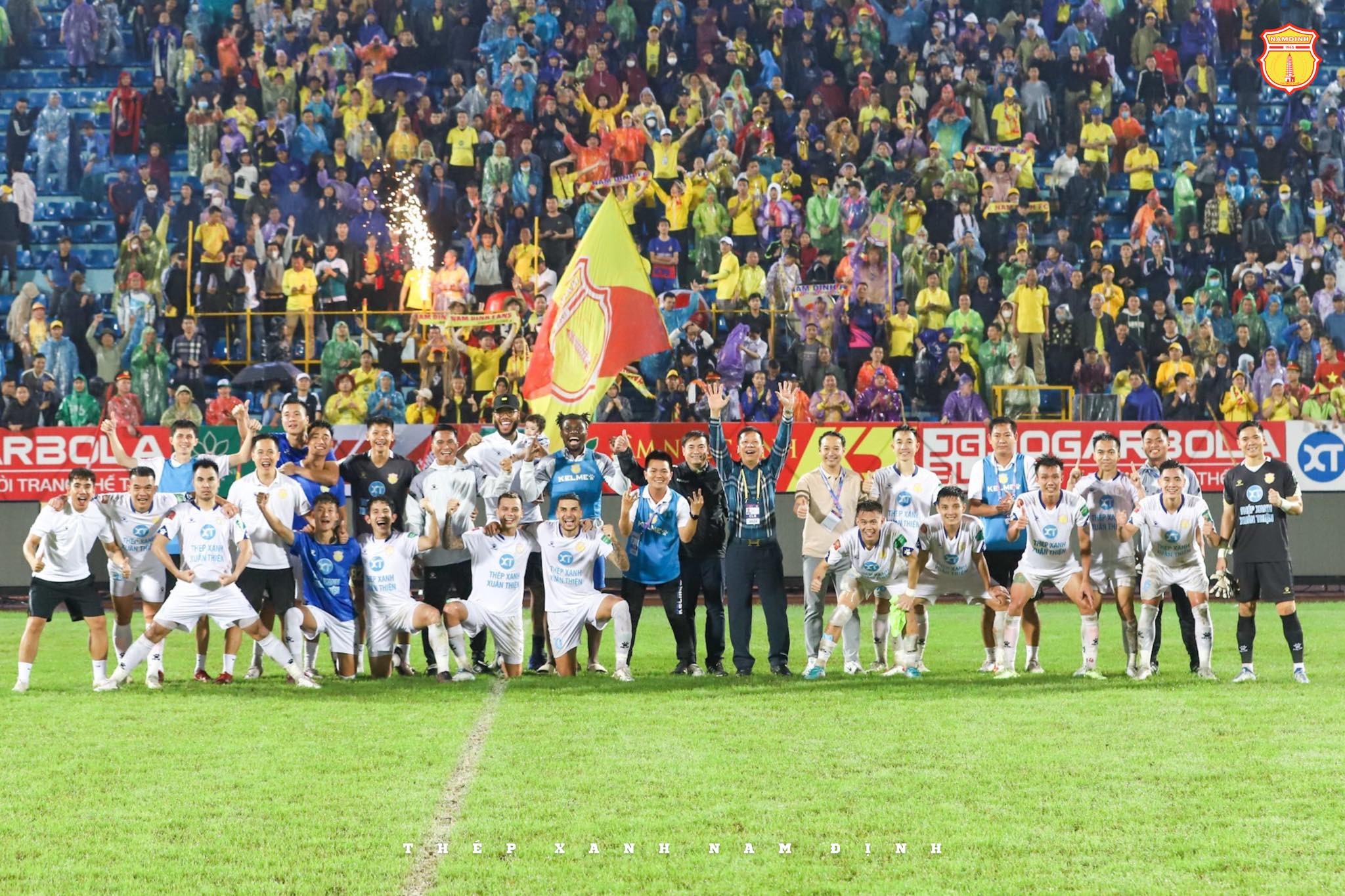 Nam Định vươn lên đầu bảng, HLV Vũ Hồng Việt nói gì về màn trình diễn của Hồng Duy? - Ảnh 1