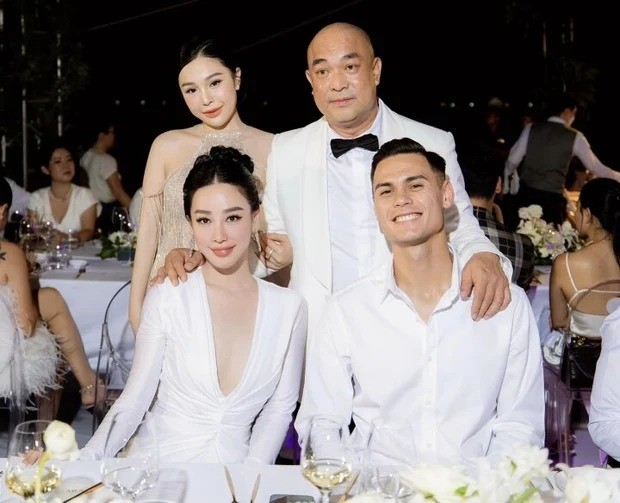 Thanh Thảo cùng Adriano Schmidt thường xuyên đăng ảnh hẹn hò cùng nhau Thanh Thảo cùng Adriano Schmidt thường xuyên đăng ảnh hẹn hò cùng nhau