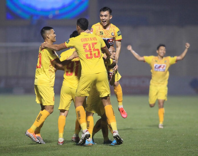 Thanh Hóa vươn lên đầu bảng V-League, HLV Popov tuyên bố đầy mạnh mẽ 1 Thanh Hóa vươn lên đầu bảng V-League, HLV Popov tuyên bố đầy mạnh mẽ 1