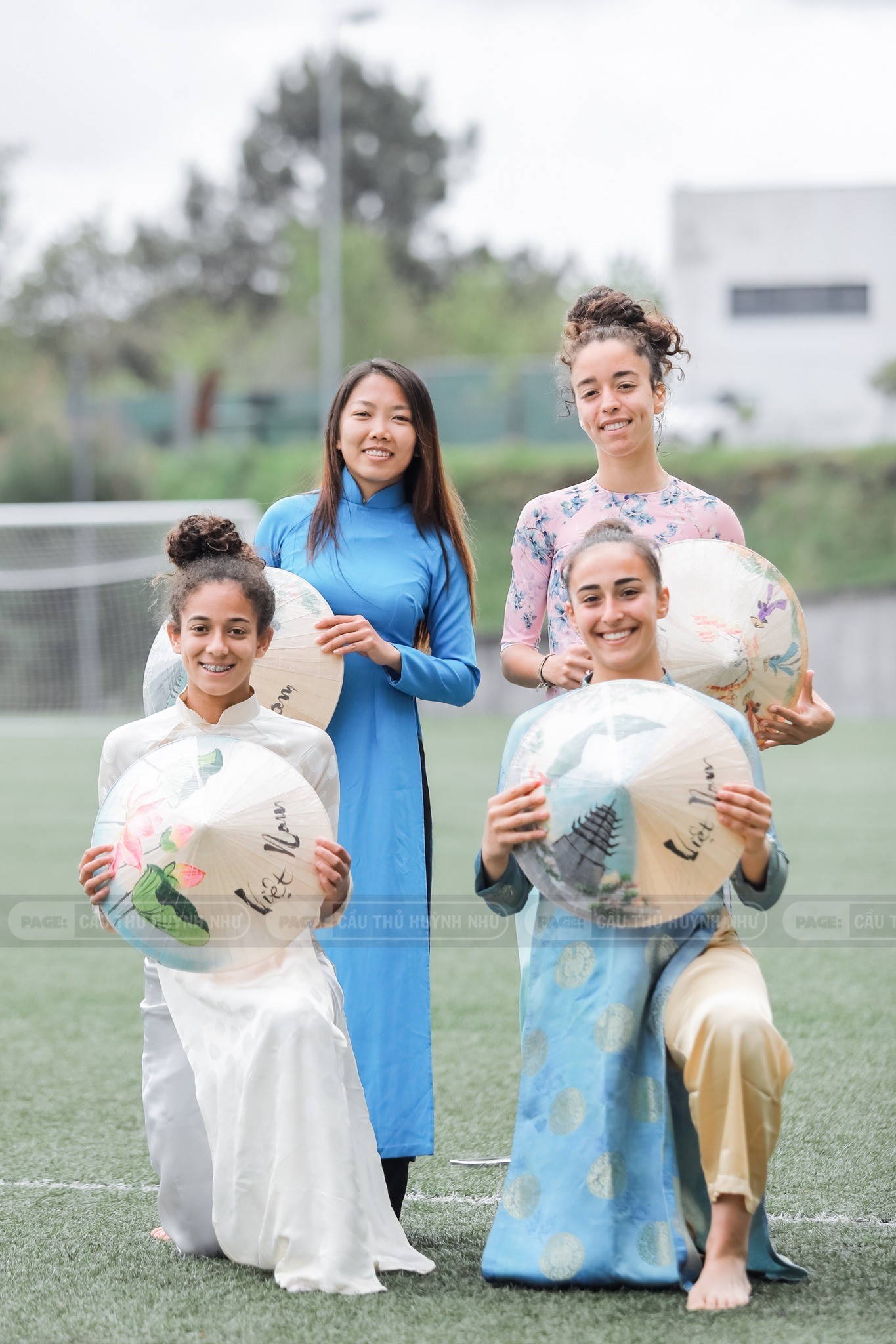 Huỳnh Như cùng dàn sao Lank 'biến hình' trên sân bóng, bắt trend ăn mừng như Ronaldo 2 Huỳnh Như cùng dàn sao Lank 'biến hình' trên sân bóng, bắt trend ăn mừng như Ronaldo 2