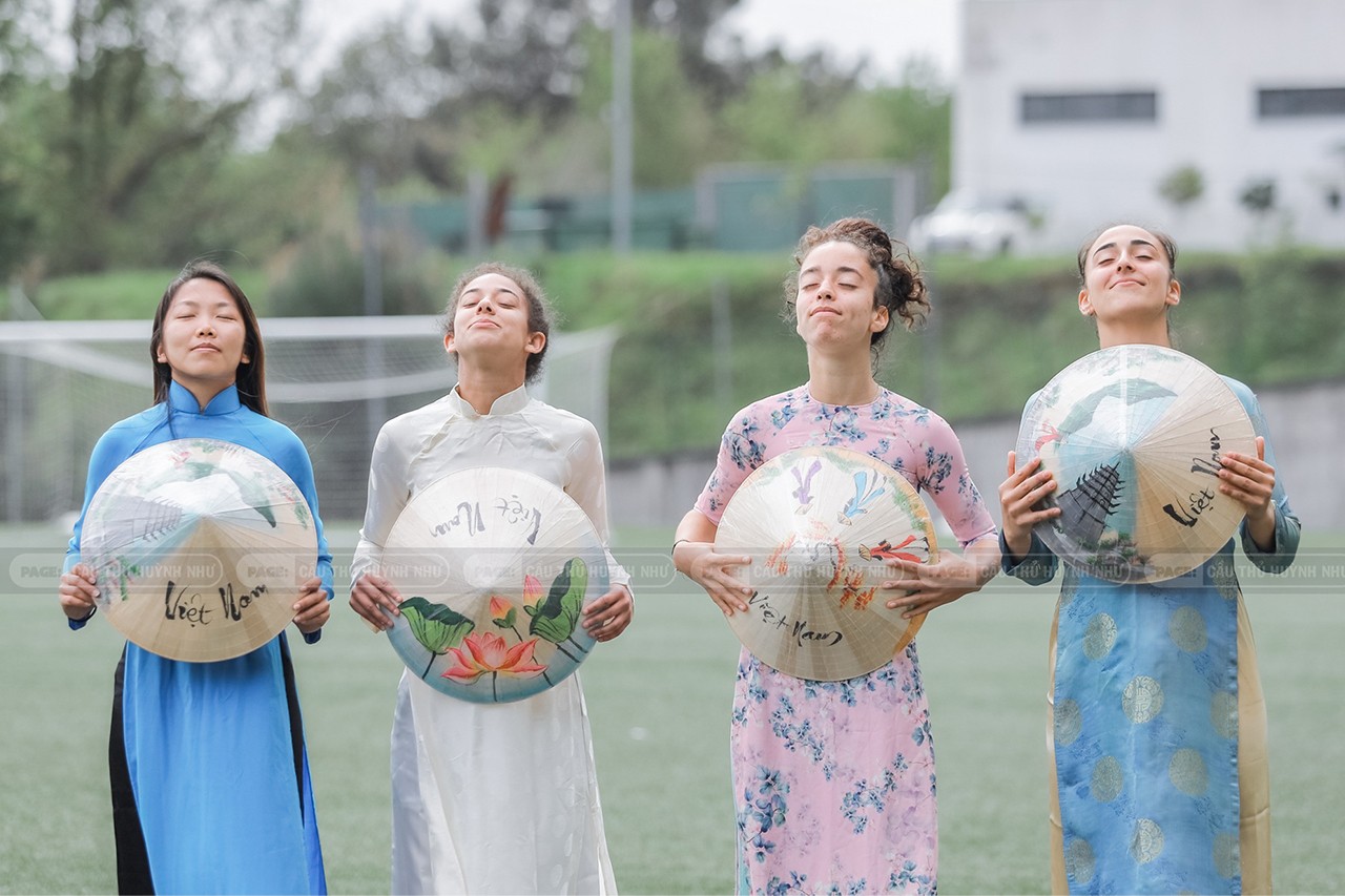 Huỳnh Như cùng dàn sao Lank 'biến hình' trên sân bóng, bắt trend ăn mừng như Ronaldo 5 Huỳnh Như cùng dàn sao Lank 'biến hình' trên sân bóng, bắt trend ăn mừng như Ronaldo 5