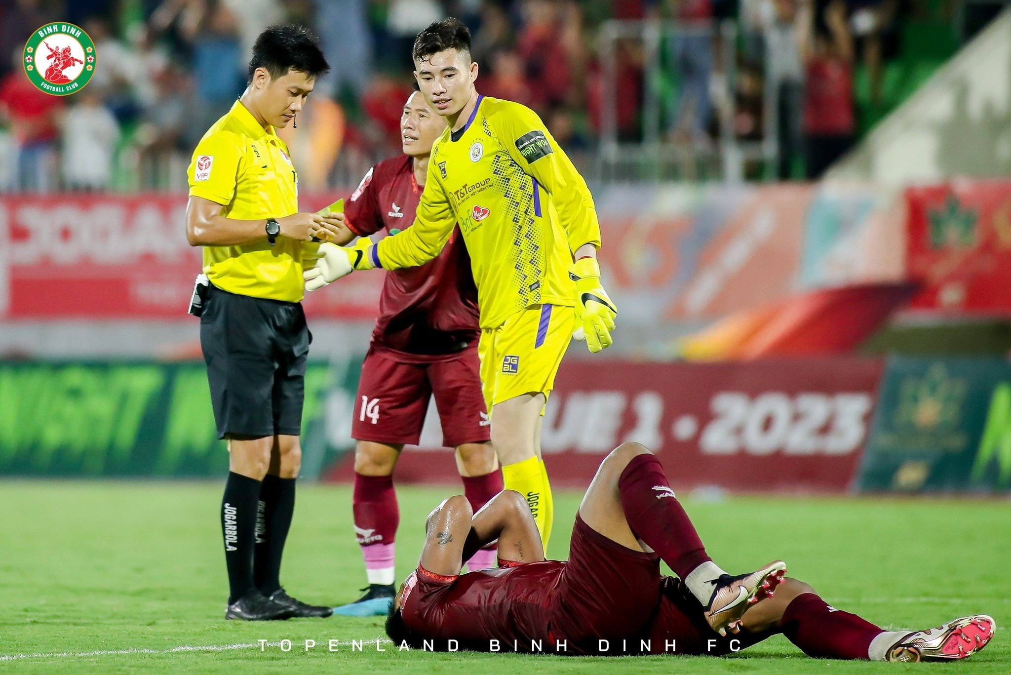Nguyên nhân khiến Hà Nội FC buộc phải thay đổi thủ môn trước trận gặp Bình Định? 2 Nguyên nhân khiến Hà Nội FC buộc phải thay đổi thủ môn trước trận gặp Bình Định? 2