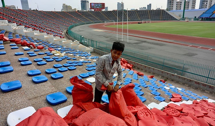 Cận cảnh hàng ghế ngồi thô sơ tại sân thi đấu môn bóng đá nam SEA Games 32 7 Cận cảnh hàng ghế ngồi thô sơ tại sân thi đấu môn bóng đá nam SEA Games 32 7