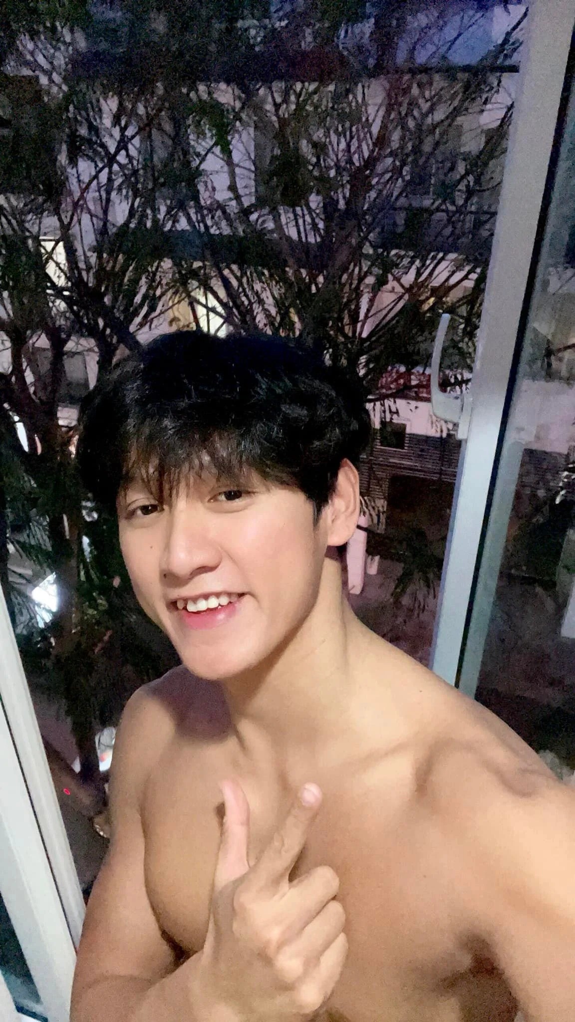 Vẻ ngoài điển trai, nụ cười tỏa nắng của 'nam thần' đội tuyển bơi Việt Nam dự SEA Games 32 6 Vẻ ngoài điển trai, nụ cười tỏa nắng của 'nam thần' đội tuyển bơi Việt Nam dự SEA Games 32 6