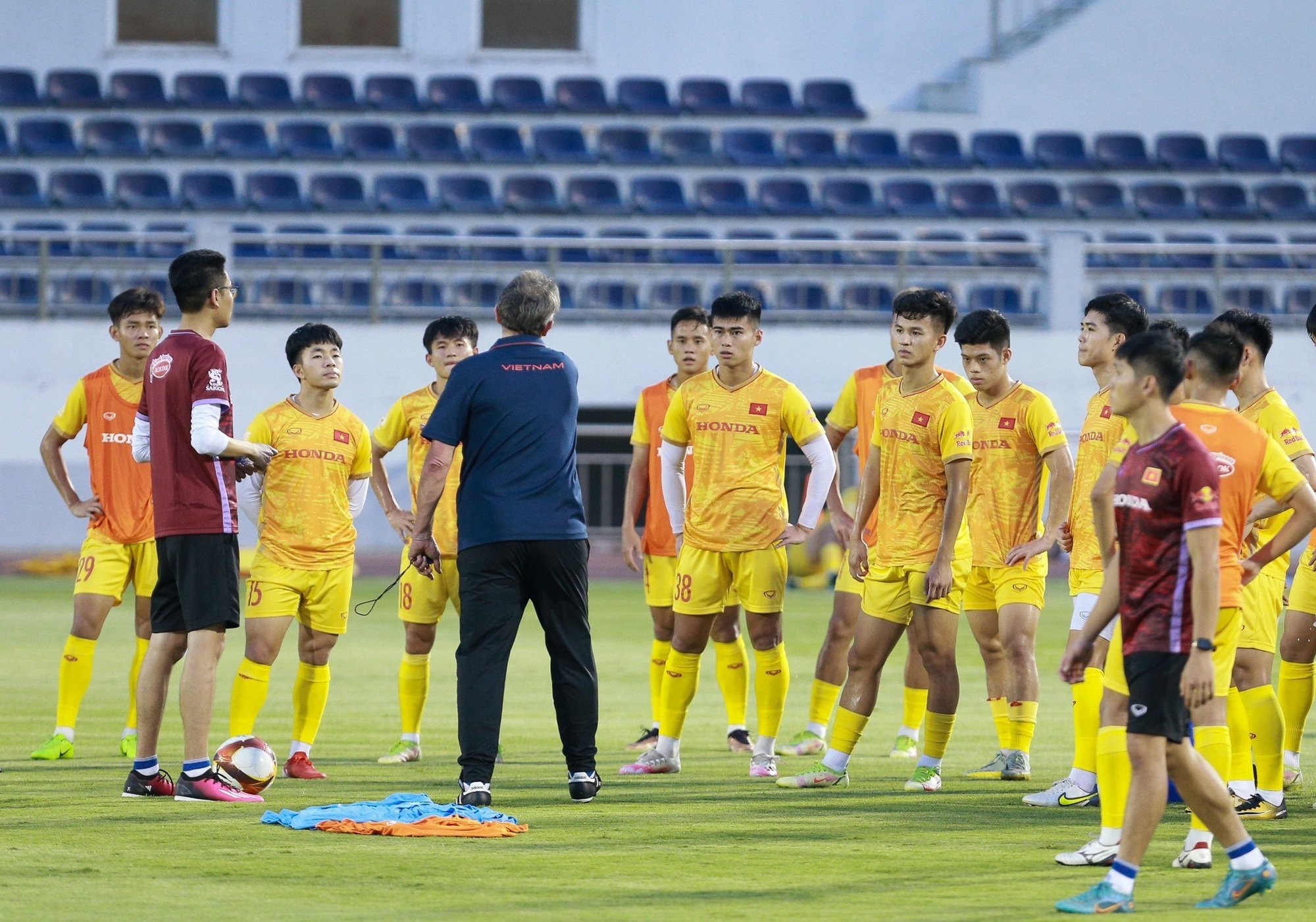 SEA Games 32: Hậu vệ U22 Việt Nam khẳng định không 'ngán' U22 Thái Lan, HLV Troussier chốt 'quân xanh' 4 SEA Games 32: Hậu vệ U22 Việt Nam khẳng định không 'ngán' U22 Thái Lan, HLV Troussier chốt 'quân xanh' 4