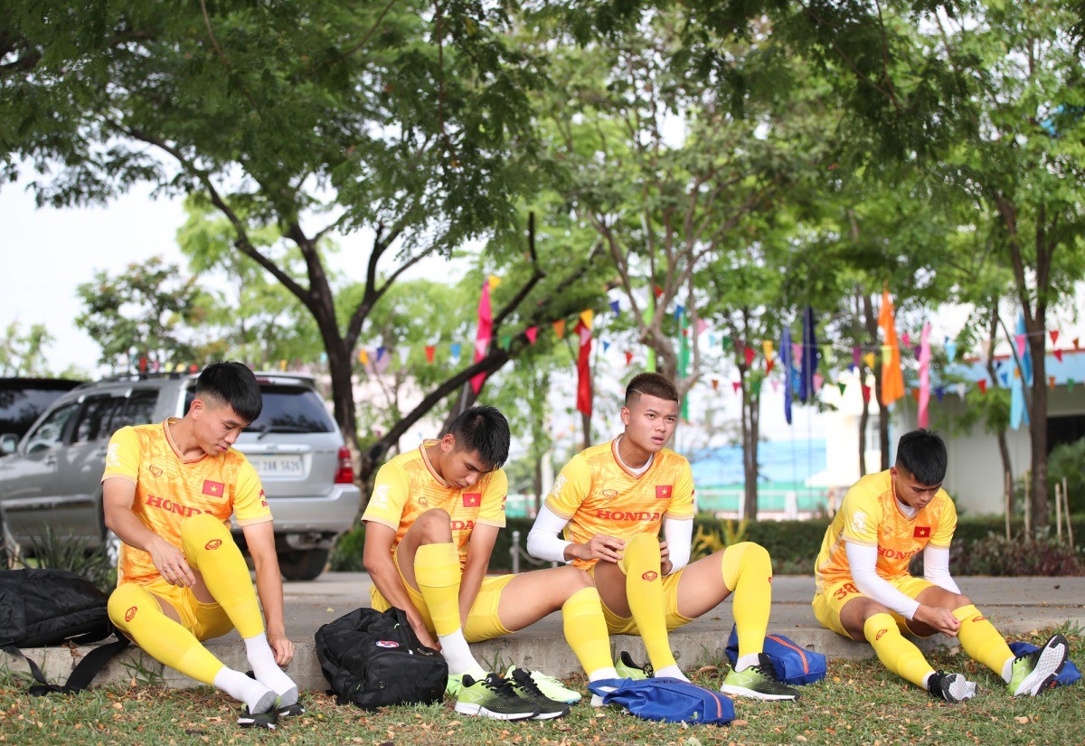 U22 Việt Nam có buổi tập đầu tiên tại Campuchia chuẩn bị cho SEA Games 32