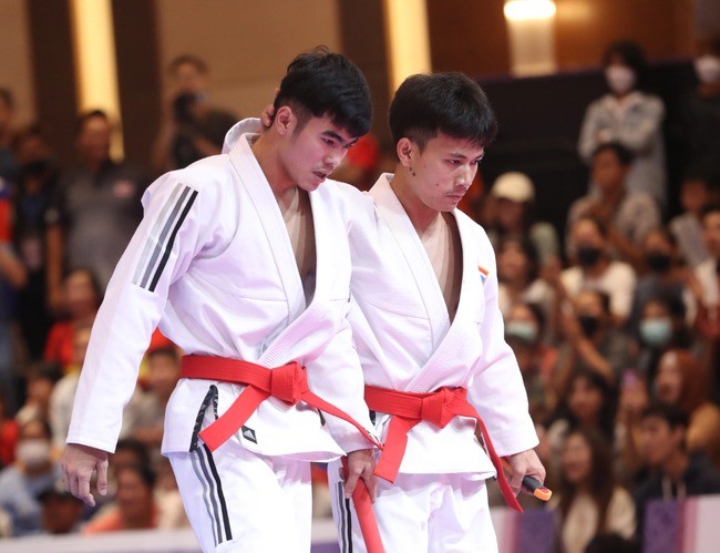 SEA Games 32: VĐV Thái Lan bật khóc nức nở vì thua chủ nhà Campuchia 1 SEA Games 32: VĐV Thái Lan bật khóc nức nở vì thua chủ nhà Campuchia 1