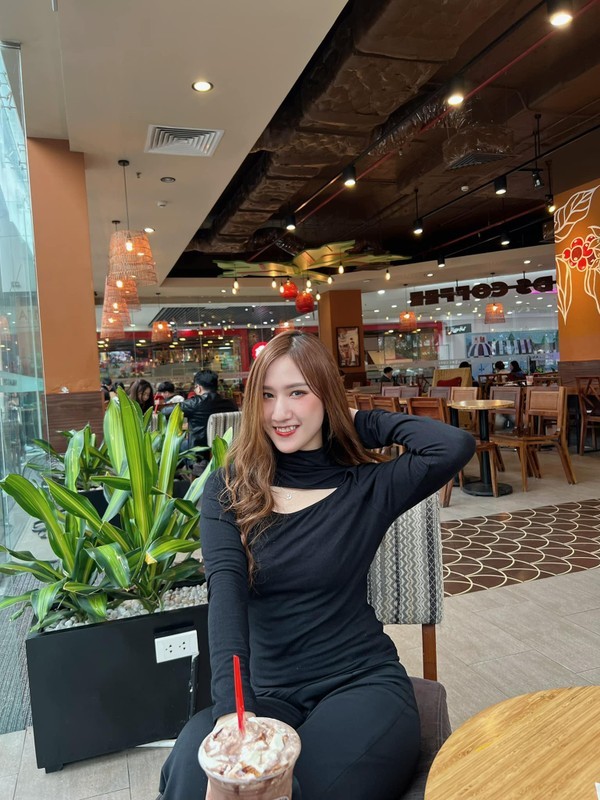Video: 'Hot girl nhảy cầu' Việt Nam gây sốt với điệu nhảy bắt trend 7 Video: 'Hot girl nhảy cầu' Việt Nam gây sốt với điệu nhảy bắt trend 7