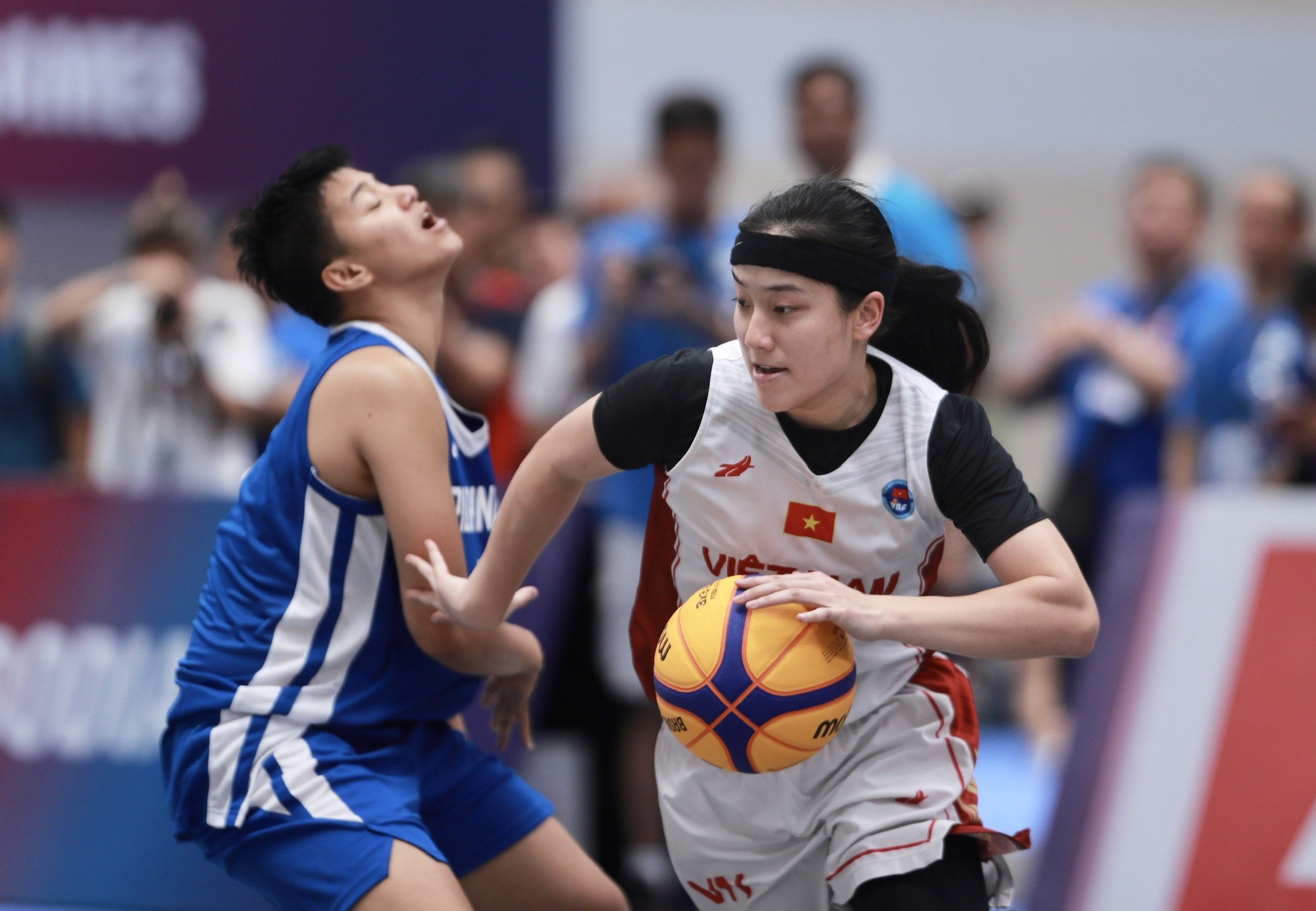 Màn ăn mừng đầy cảm xúc của 4 VĐV bóng rổ nữ 3x3 sau kỳ tích lịch sử tại SEA Games 32 2 Màn ăn mừng đầy cảm xúc của 4 VĐV bóng rổ nữ 3x3 sau kỳ tích lịch sử tại SEA Games 32 2