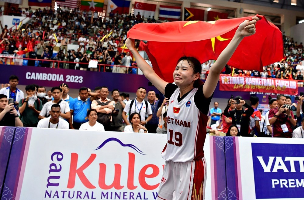 Màn ăn mừng đầy cảm xúc của 4 VĐV bóng rổ nữ 3x3 sau kỳ tích lịch sử tại SEA Games 32 11 Màn ăn mừng đầy cảm xúc của 4 VĐV bóng rổ nữ 3x3 sau kỳ tích lịch sử tại SEA Games 32 11