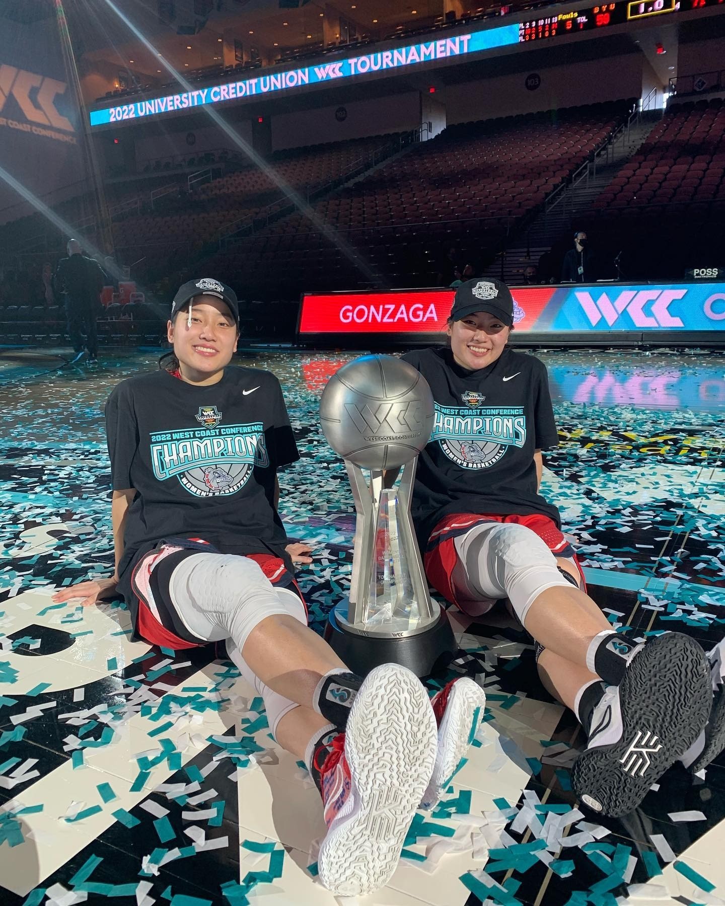 Ảnh hồi nhỏ 'siêu kute' cùng thành tích học tập đáng nể của cặp song sinh bóng rổ nữ Việt Nam - Ảnh 5