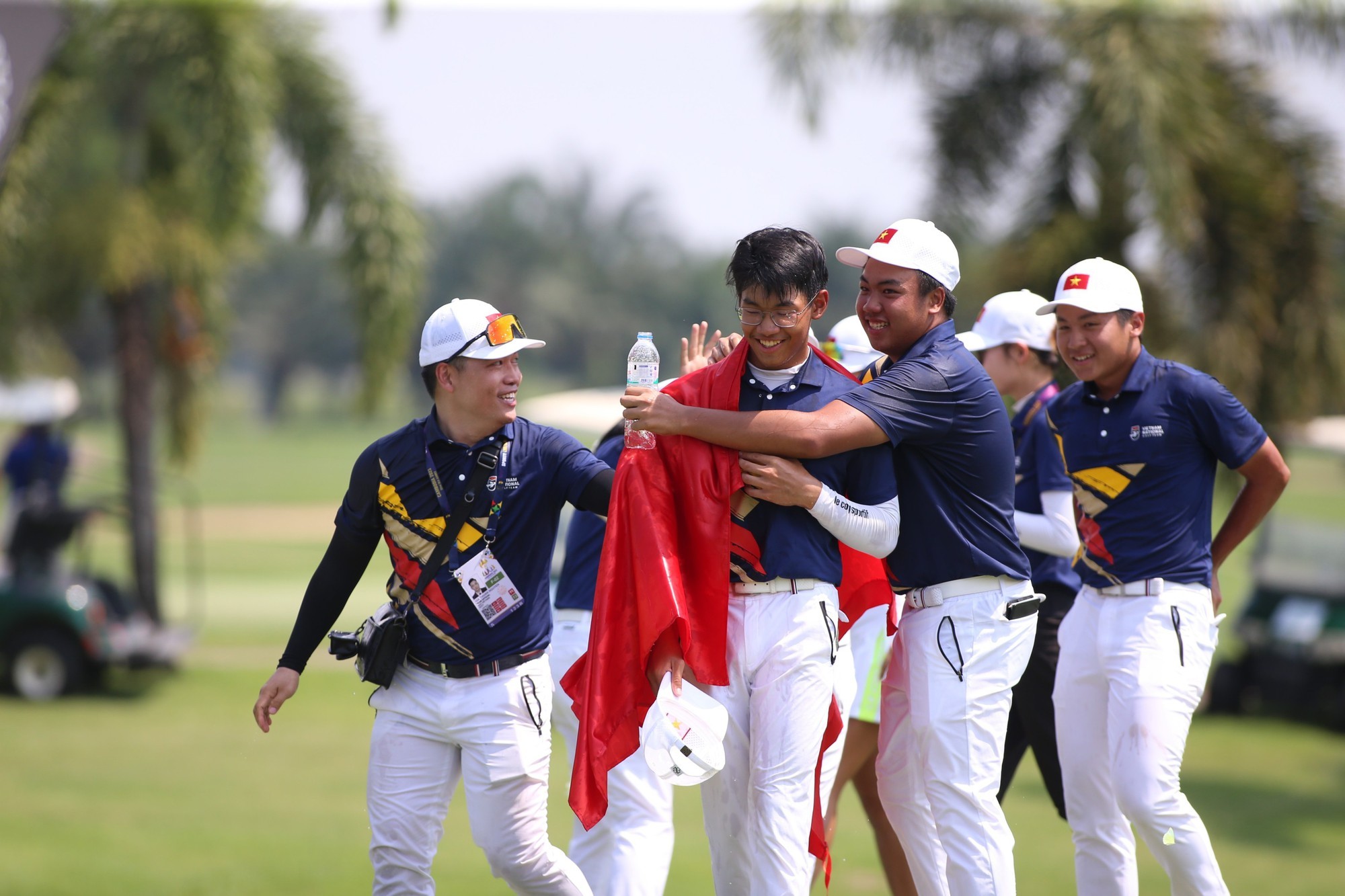Tay golf trẻ 15 tuổi giành HCV SEA Games lịch sử cho đoàn Việt Nam - Ảnh 1