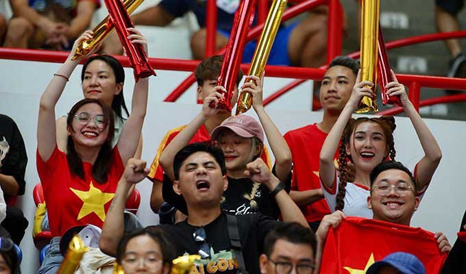 Chiêm ngưỡng nhan sắc mỹ miều của 'hot girl' tik tok tiếp lửa cho U22 Việt Nam - Ảnh 1