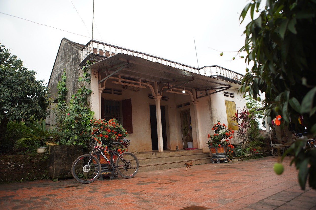 Căn nhà cấp 4 lợp ngói của gia đình Nguyễn Thị Oanh