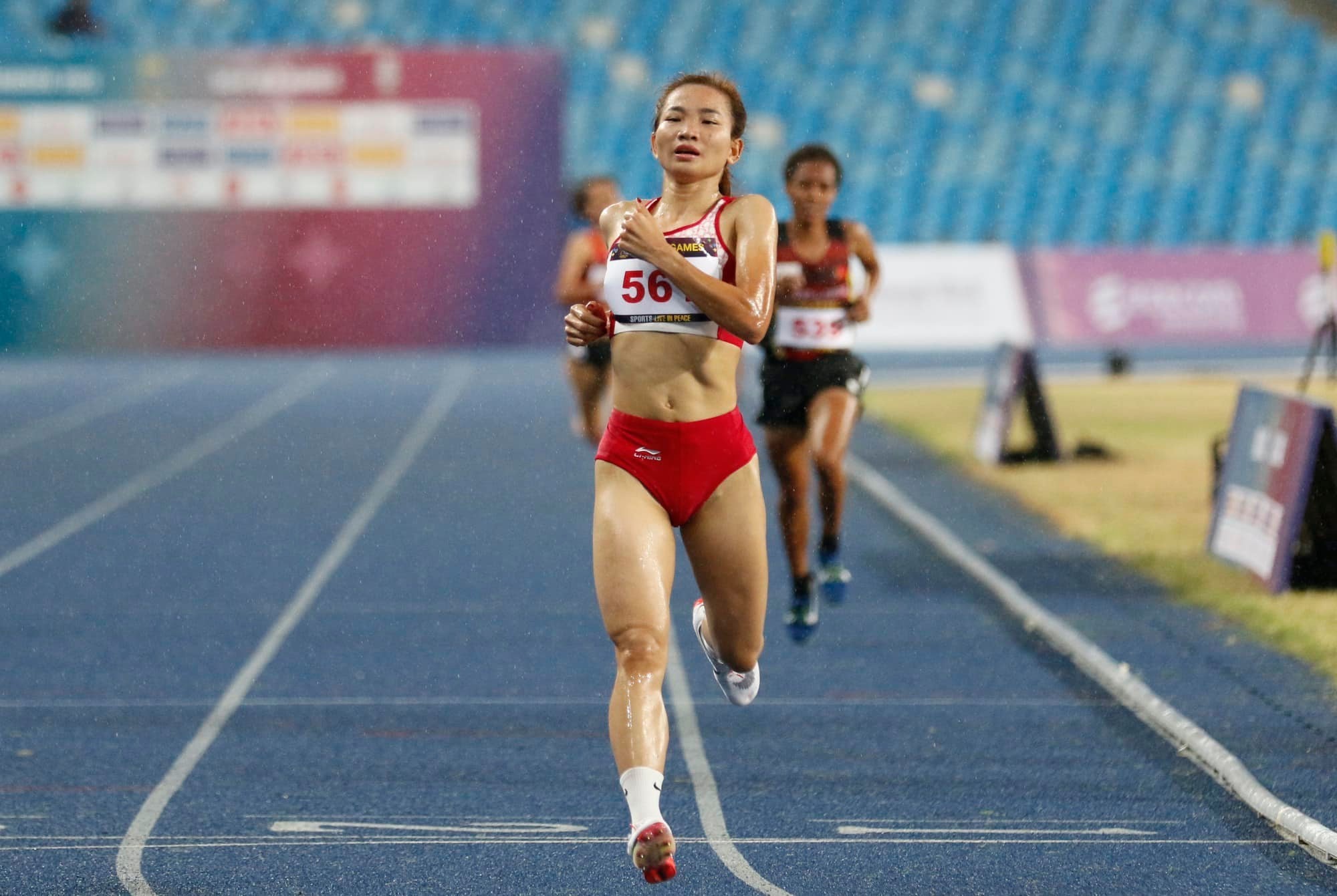 Truyền thông Pháp thán phục sau chiến tích của 'siêu nhân' Nguyễn Thị Oanh tại SEA Games 32 - Ảnh 1