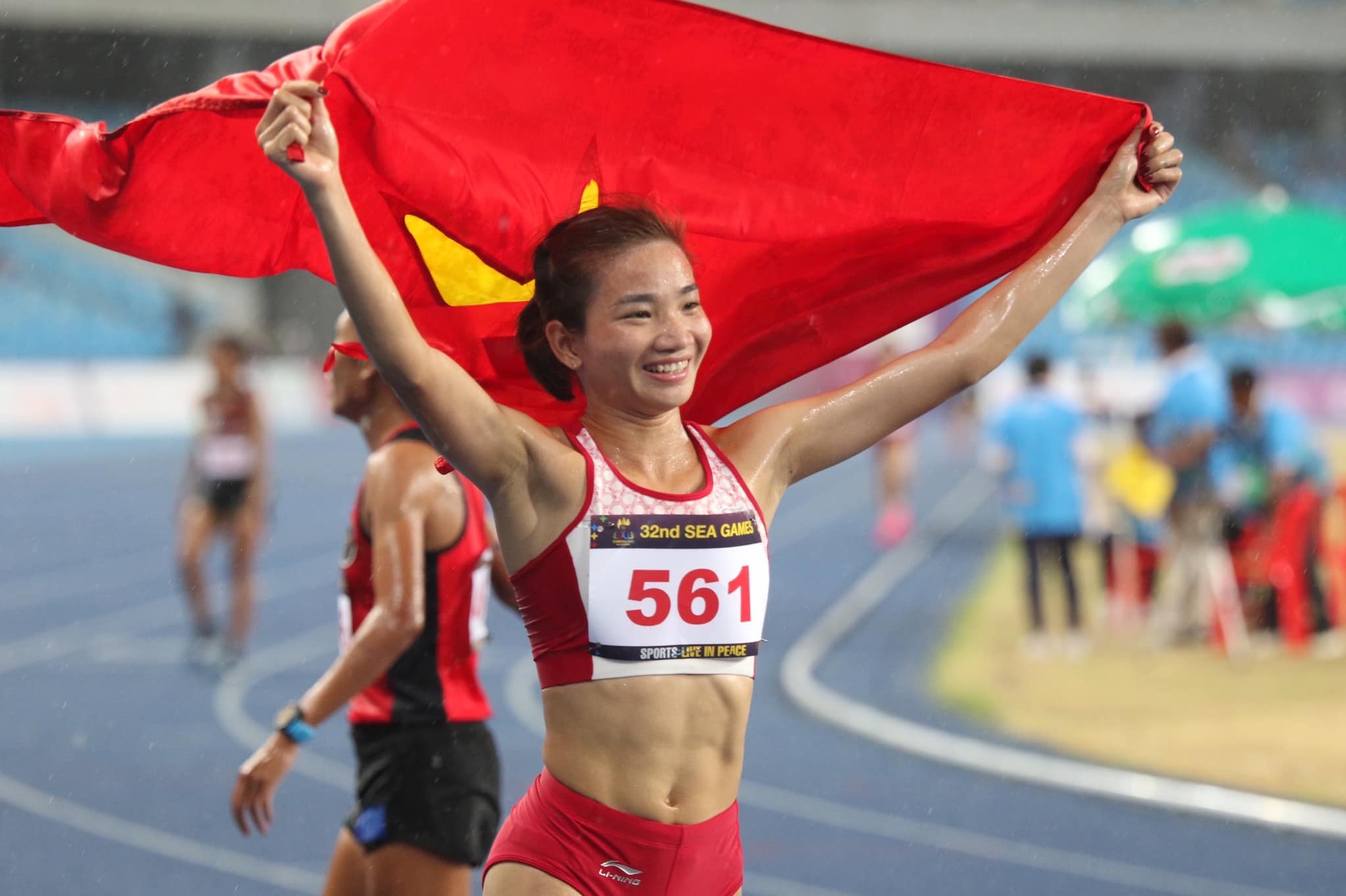 Truyền thông Pháp thán phục sau chiến tích của 'siêu nhân' Nguyễn Thị Oanh tại SEA Games 32 - Ảnh 2