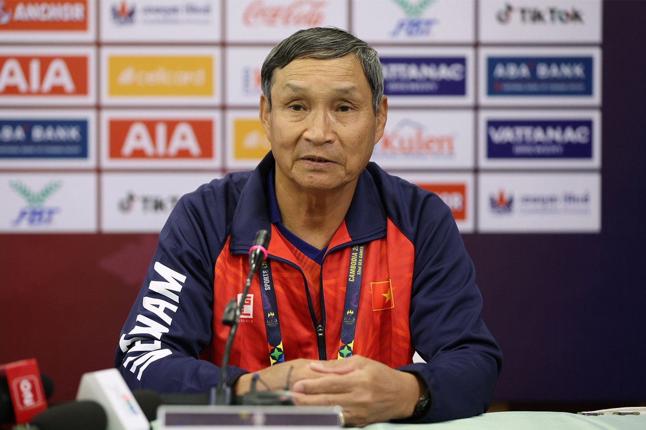 HLV Mai Đức Chung gửi lời cảm ơn đến người hâm mộ đã ủng hộ cho ĐT nữ Việt Nam trong hành trình bảo vệ tấm HCV SEA Games