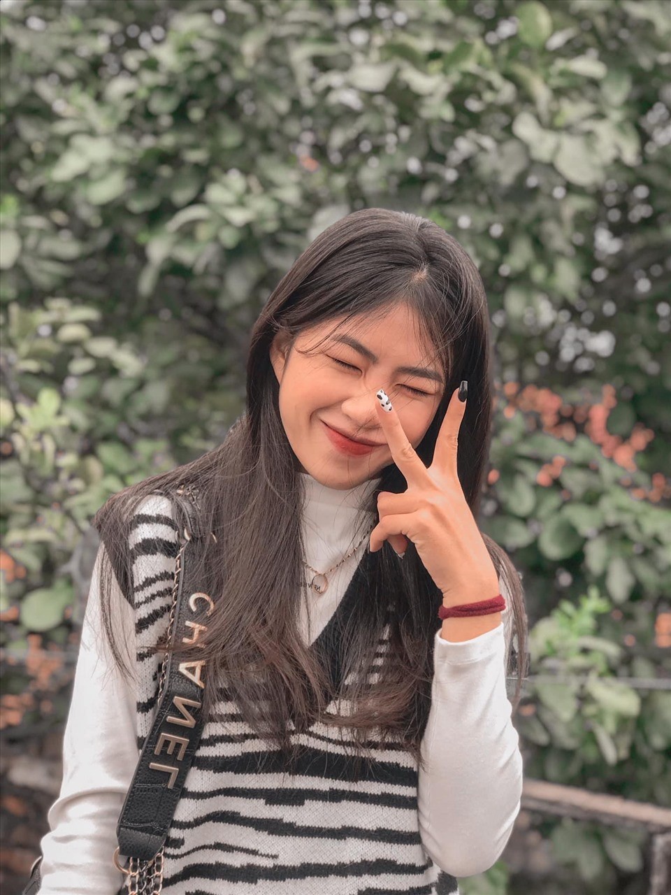 Tiền đạo sinh năm 2001 cũng gây chú ý bởi nụ cười rạng rỡ