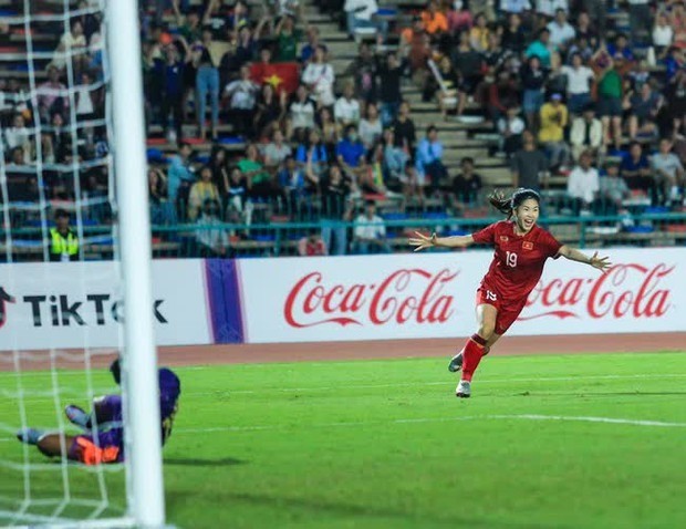Bàn ấn định chiến thắng 2-0 vào lưới Myanmar tối 15/5 giúp Thanh Nhã được tôn vinh như người hùng của bóng đá nữ Việt Nam