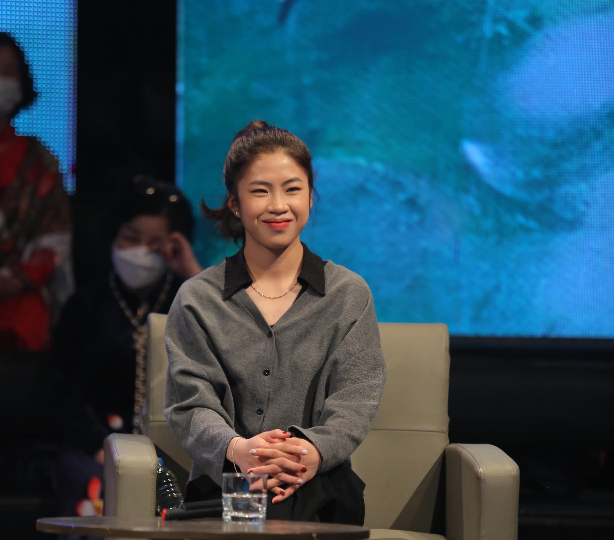 Chiêm ngưỡng nhan sắc xinh đẹp, gu thời trang sành điệu ngoài đời của 'cơn lốc đường biên' Thanh Nhã - Ảnh 1