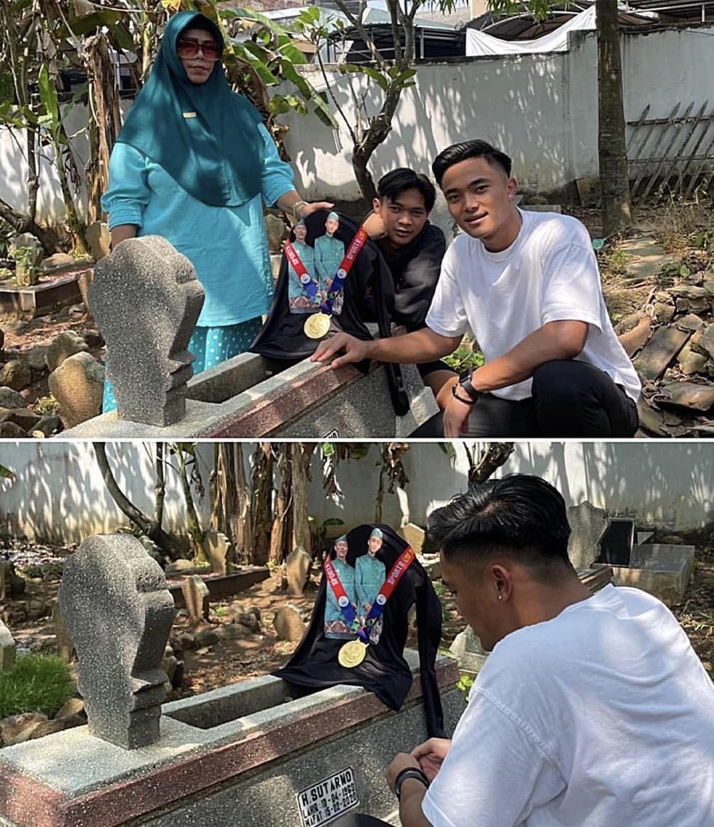 Xúc động hình ảnh tuyển thủ U22 Indonesia 'tặng' tấm HCV SEA Games 32 cho người cha quá cố 1 Xúc động hình ảnh tuyển thủ U22 Indonesia 'tặng' tấm HCV SEA Games 32 cho người cha quá cố 1