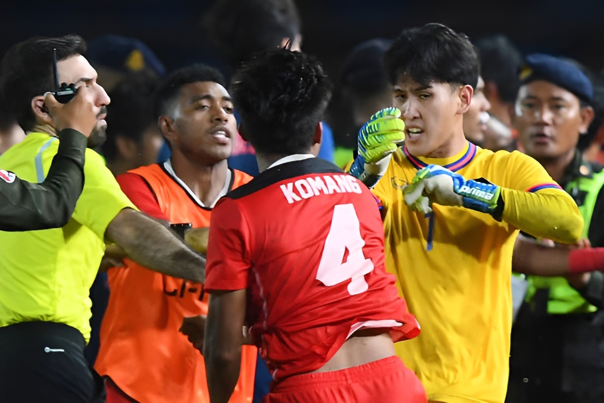 LĐBĐ Thái Lan đưa ra án phạt không khoan nhượng sau vụ 'hỗn chiến' ở SEA Games 32 2 LĐBĐ Thái Lan đưa ra án phạt không khoan nhượng sau vụ 'hỗn chiến' ở SEA Games 32 2