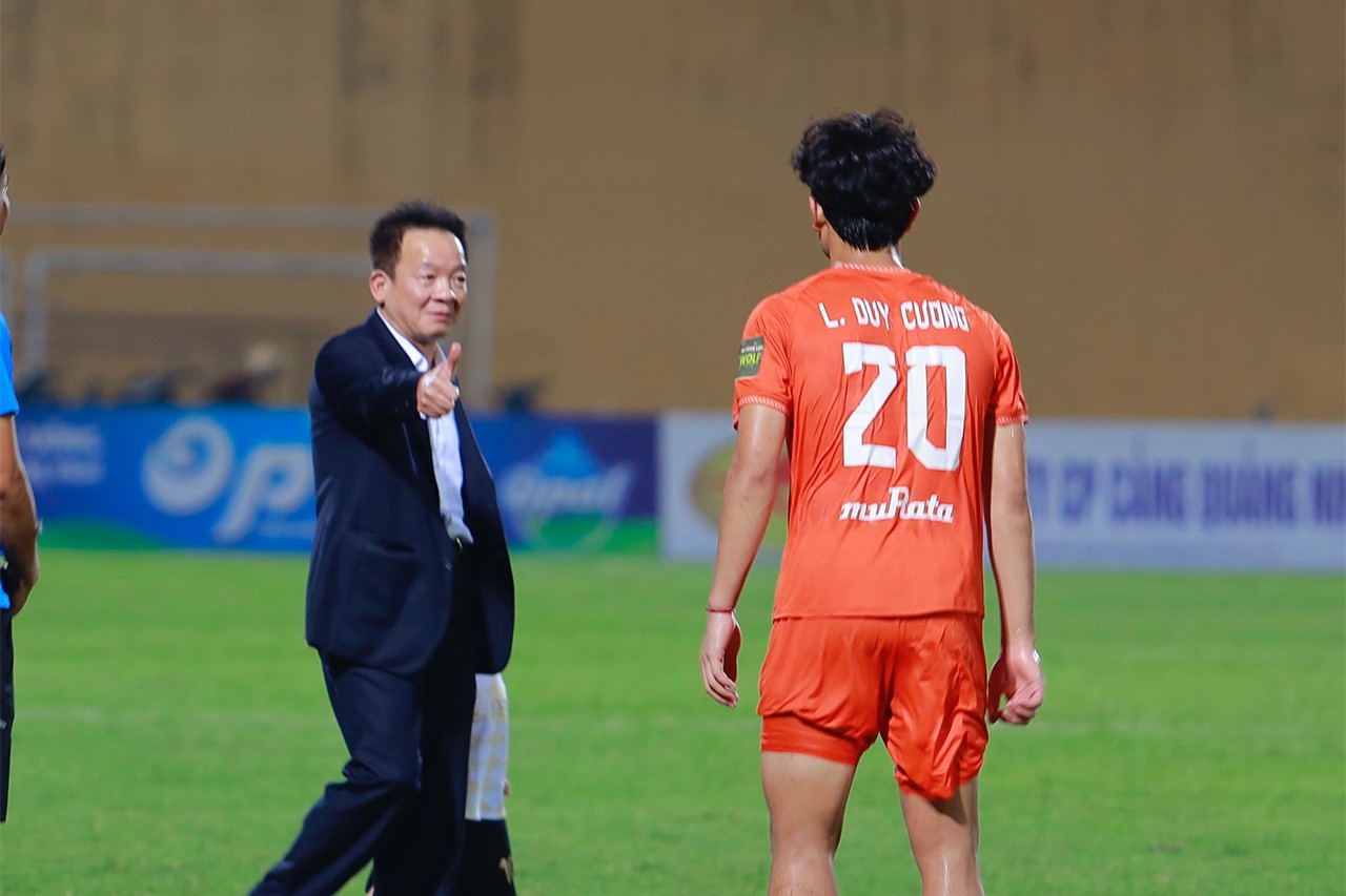 Hà Nội FC chia điểm trước Đà Nẵng, bầu Hiển bất ngờ khen ngợi một cầu thủ U22 Việt Nam 2 Hà Nội FC chia điểm trước Đà Nẵng, bầu Hiển bất ngờ khen ngợi một cầu thủ U22 Việt Nam 2