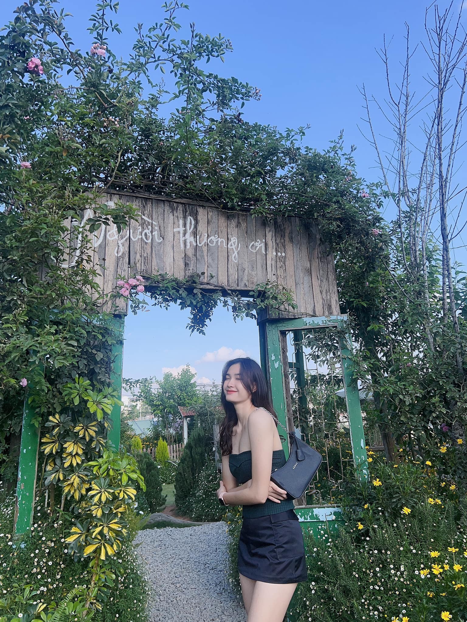 Sắc đẹp của cô gái miền Tây luôn gây được ấn tượng với khán giả, ở cả trên sân thi đấu lẫn ngoài đời