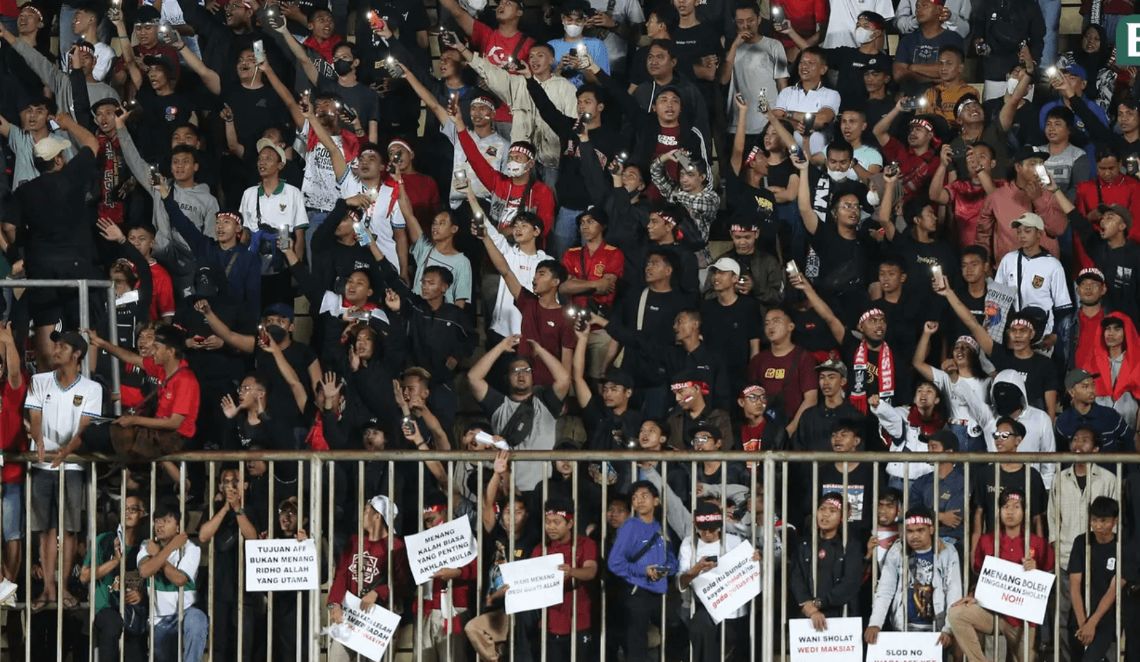 CĐV Indonesia đang trở thành mối lo ngại cho vấn đề an ninh tại các trận đấu bóng đá