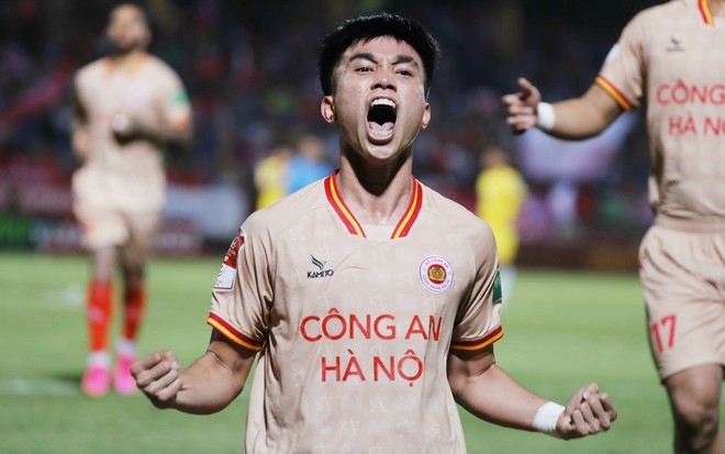 Văn Đô ghi bàn ấn đinh chiến thắng 2-1 cho Công an Hà Nội Văn Đô ghi bàn ấn đinh chiến thắng 2-1 cho Công an Hà Nội