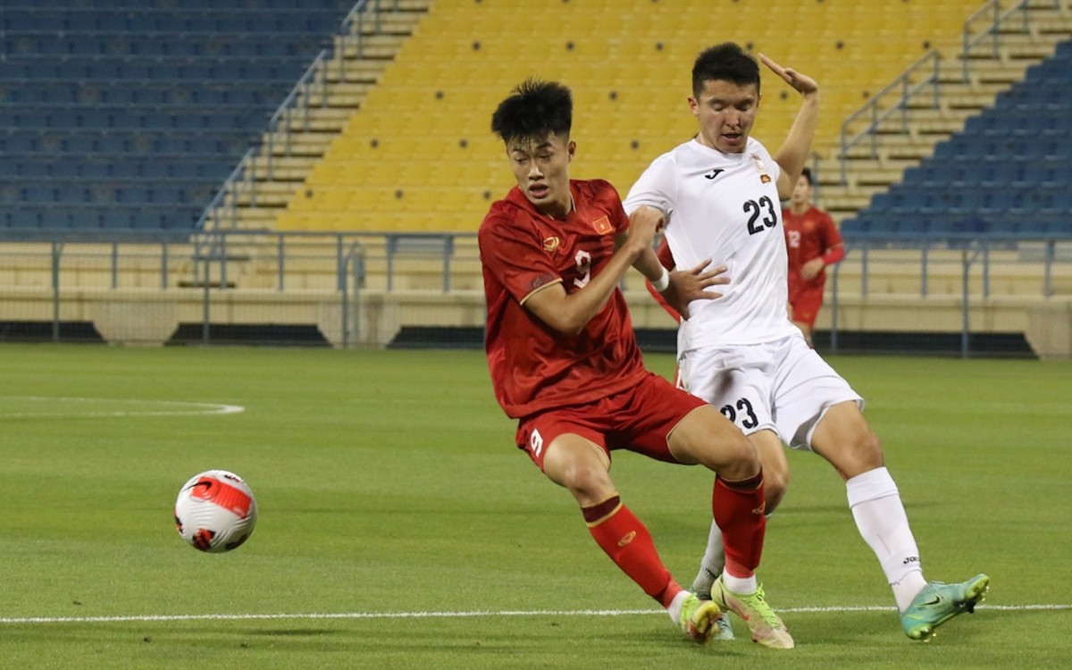 Văn Trường có thể hình, tốc độ, sức mạnh cùng khả năng dứt điểm tốt