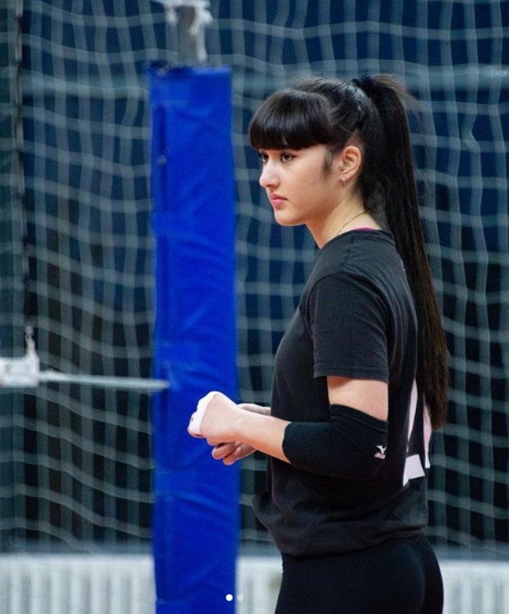 Tomiris Sagimbayeva không có chiều cao nổi trội nhưng sở hữu gương mặt vô cùng xinh đẹp