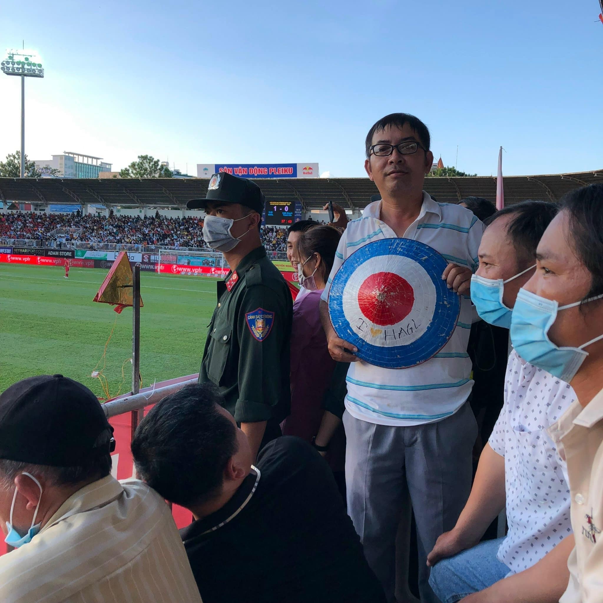 Thầy Thanh là CĐV lâu năm của đội bóng phố Núi