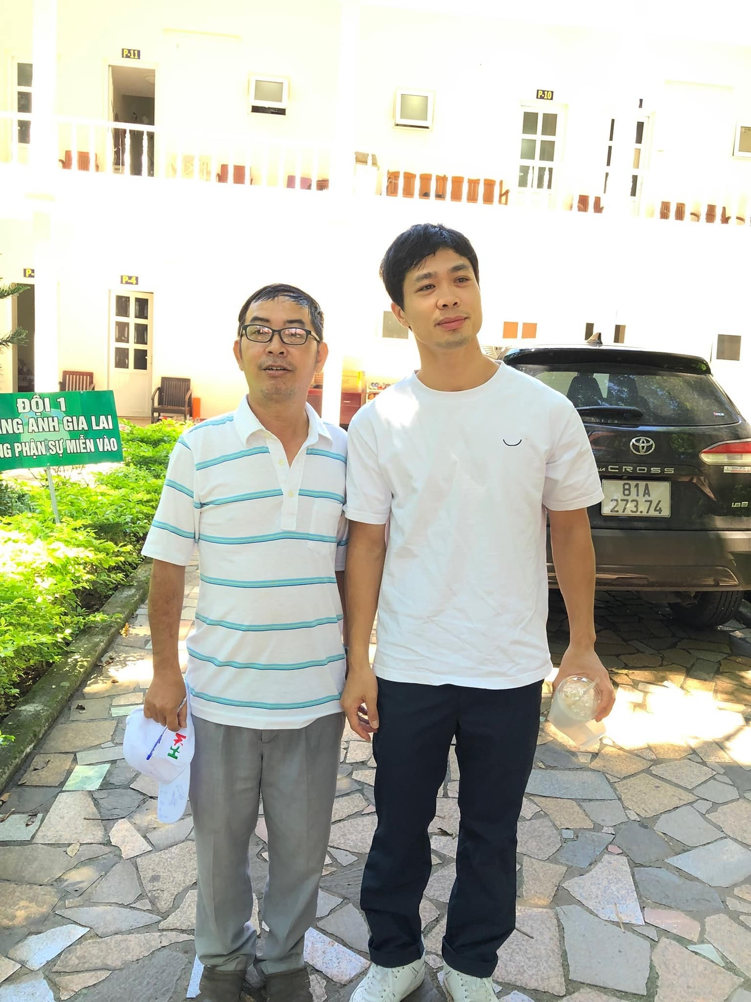 Một CĐV HAGL vượt 500 km đến sân Pleiku cổ vũ đội bóng thân yêu - Ảnh 2