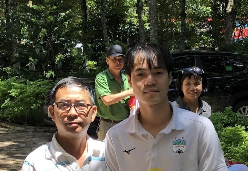 Một CĐV HAGL vượt 500 km đến sân Pleiku cổ vũ đội bóng thân yêu - Ảnh 1