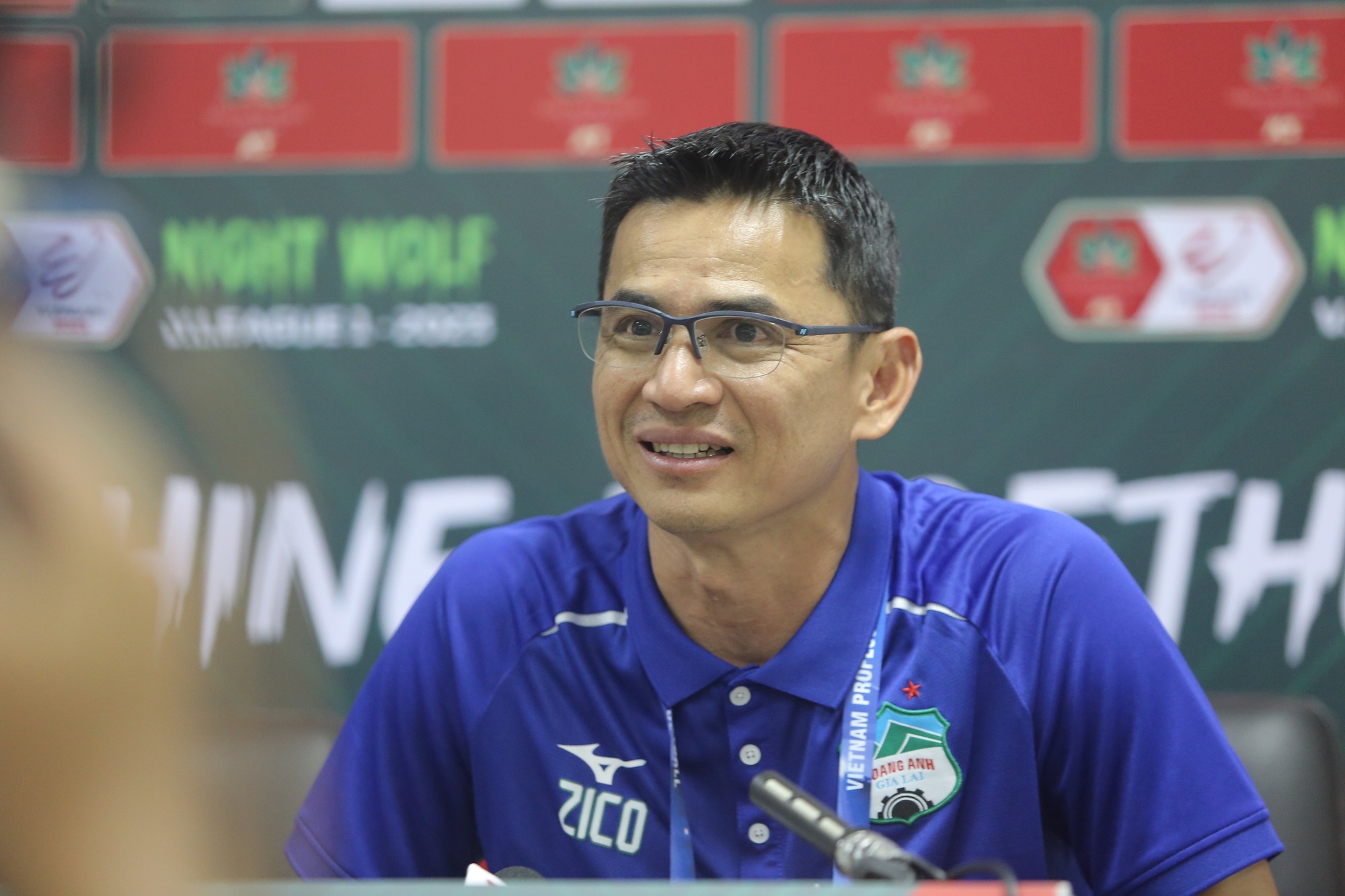 'Zico Thái' tiết lộ bí quyết giúp HAGL đánh bại Hà Nội FC, HLV Bandovic thừa nhận một điều - Ảnh 1