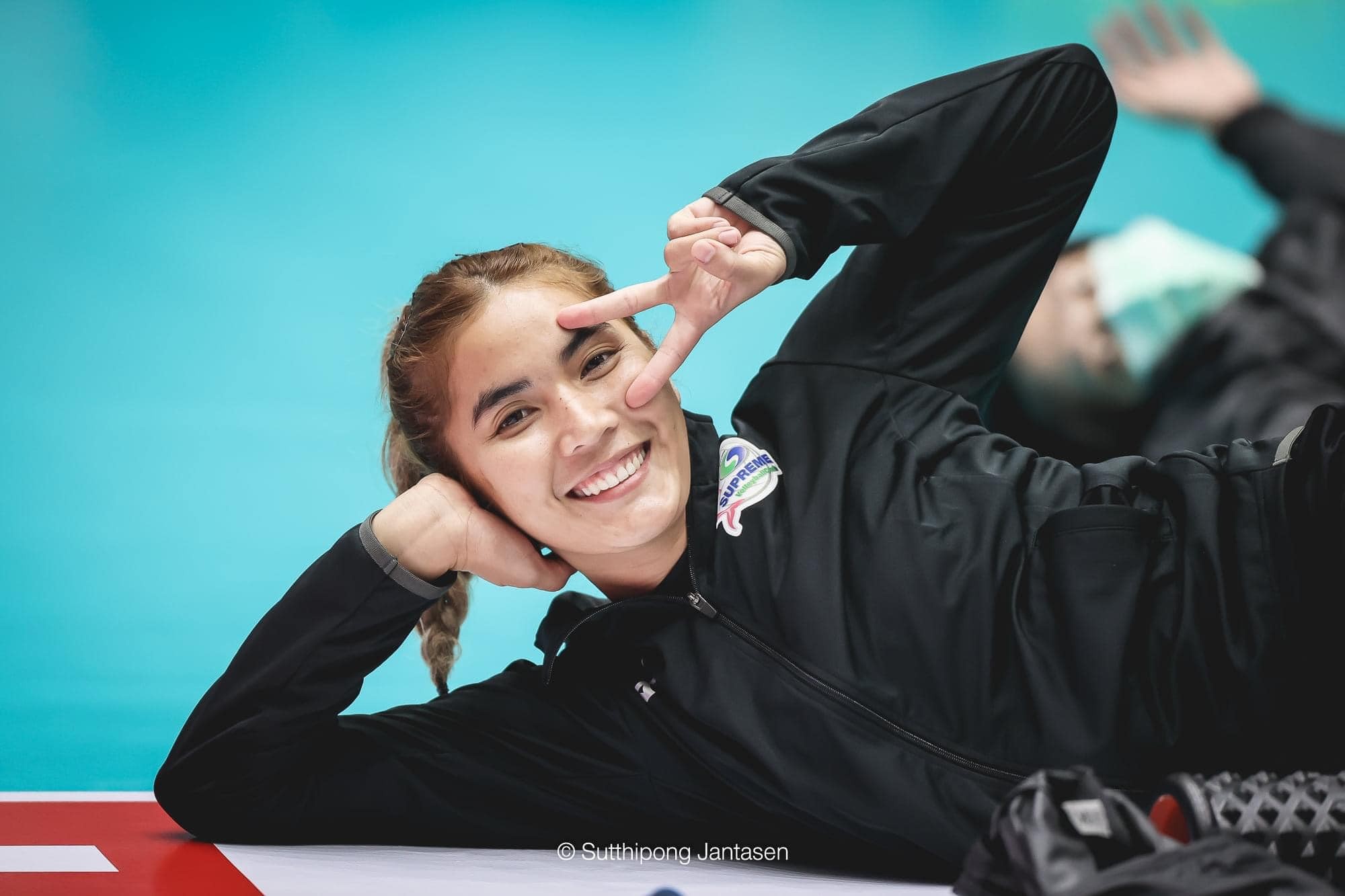 Cận cảnh nhan sắc nổi bật cùng thân hình quyến rũ của đội trưởng tuyển bóng chuyền Thái Lan - Ảnh 1