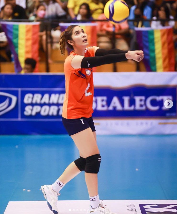 Cận cảnh nhan sắc nổi bật cùng thân hình quyến rũ của đội trưởng tuyển bóng chuyền Thái Lan - Ảnh 2